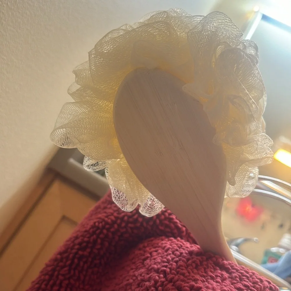 NWT Ecotools luffa extended on(of course) a waterproof wood handle. Eco friendly